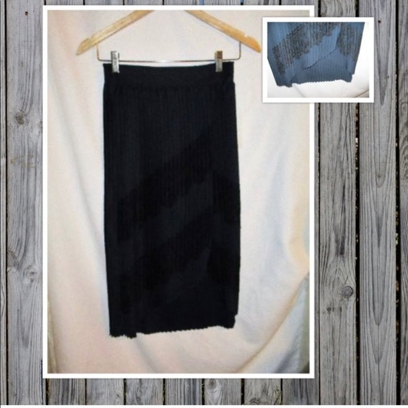 NWT Zara pleated skirt w/lace trim - Picture 3 of 3